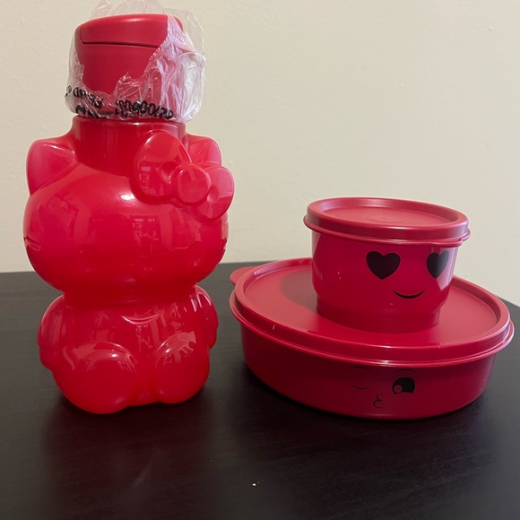 NEW Tupperware Hello Kitty Bottle with Lunch Containers - Picture 2 of 5
